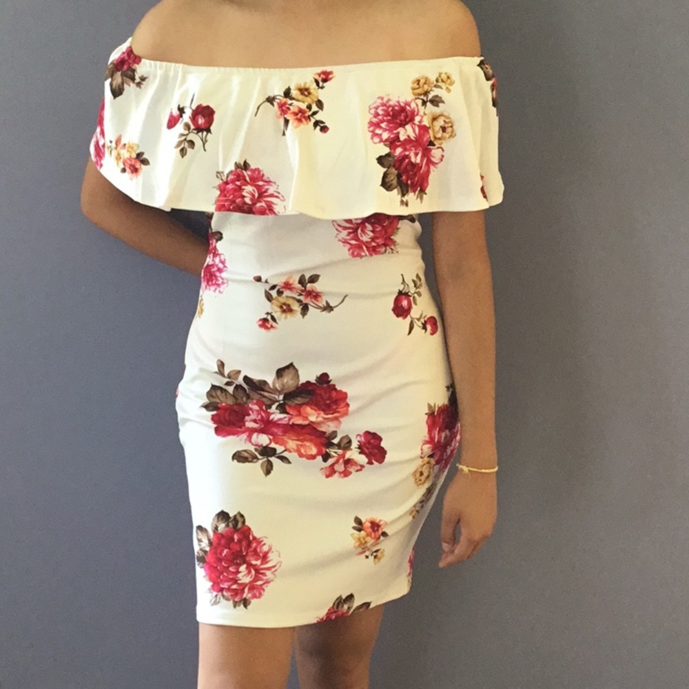 NWT Off-the Shoulder flower dress